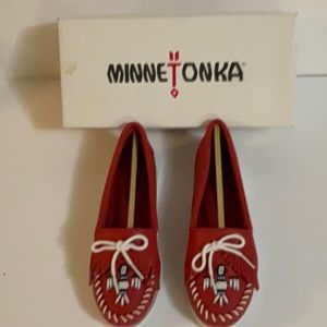 Minnetonka Thunderbird red boat moc size 6